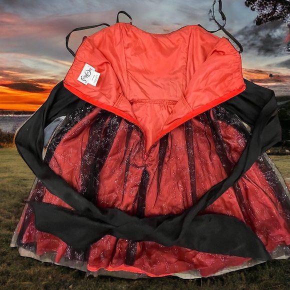 Steppin Out Dress - Picture 4 of 7